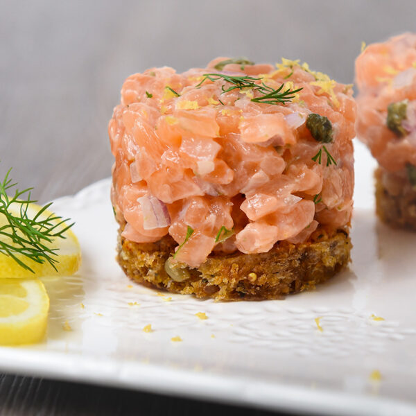 Tartare De Saumon Sur Croustillant Au Parmesan Les Recettes Saumon