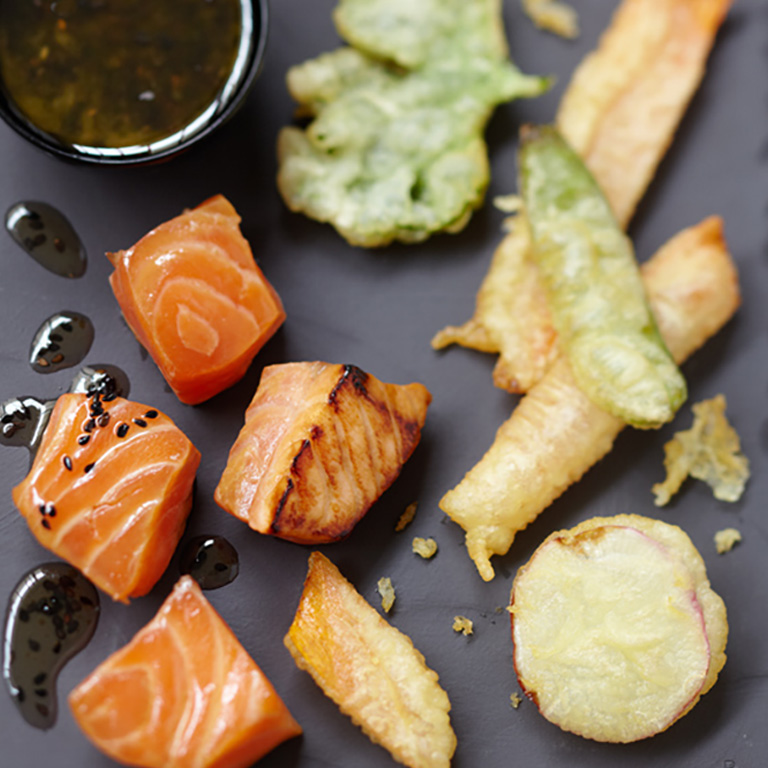 Saumon-écossais-Label-Rouge-mariné-juste-saisi-tempura-de-légumes