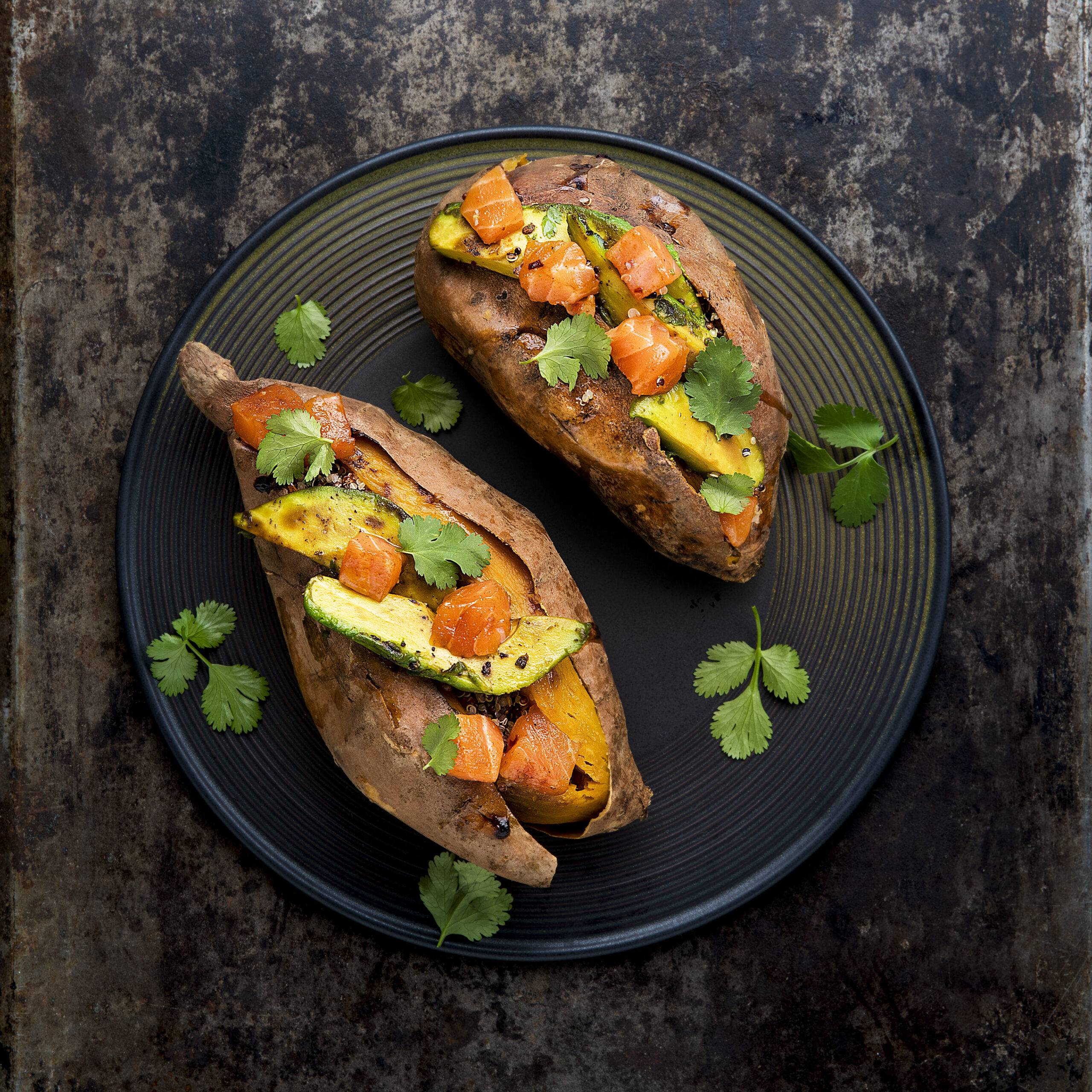 Patate douce farcie au saumon mariné et avocat