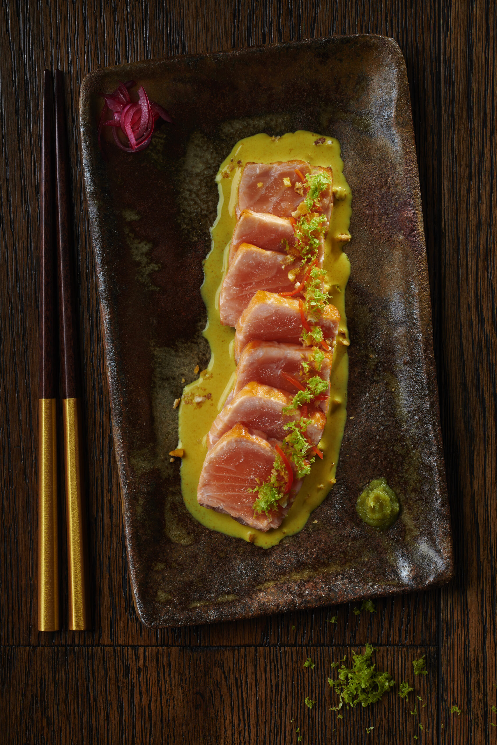 Tataki de saumon sauce citron vert et cacahuètes